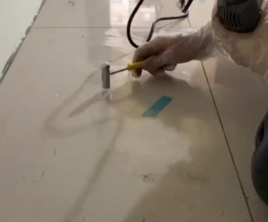 晋城瓷砖开裂维修公司专业分享瓷砖在铺贴前如果没有沥干水分，将会导致以下问题